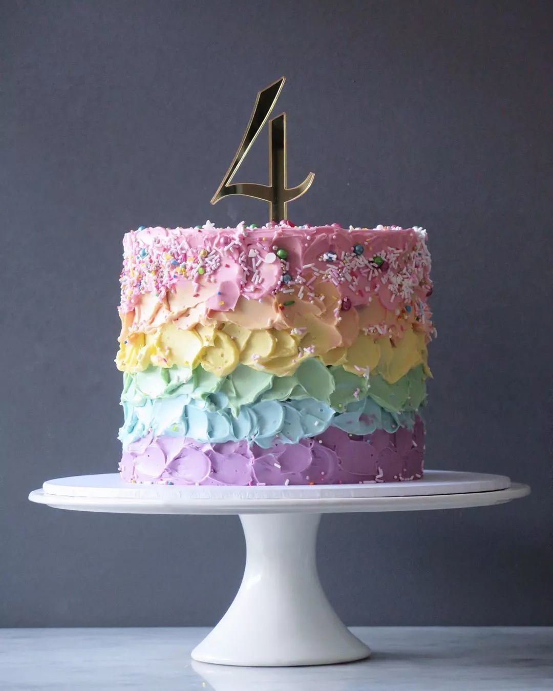 国外的私房蛋糕都用彩糖装饰蛋糕美爆了，6寸的一个卖500元都卖疯了！