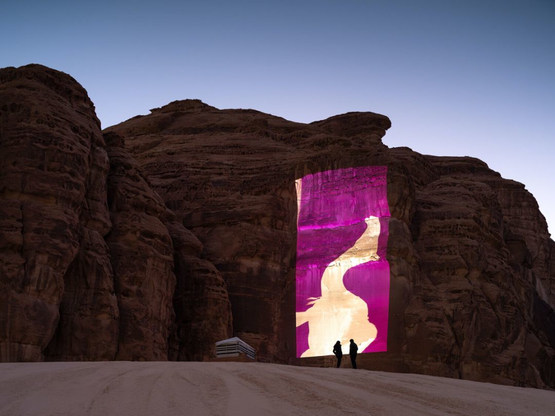 沙漠里办的艺术展，不毛之地秒变打卡地标！