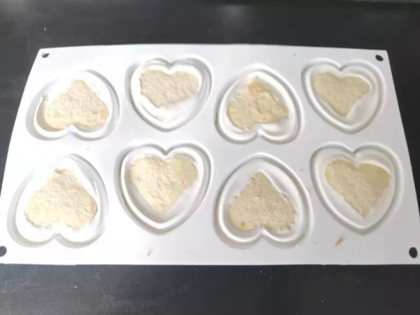 敲开玻璃糖罩,入口即化的情人节蛋糕,居然这么高级!