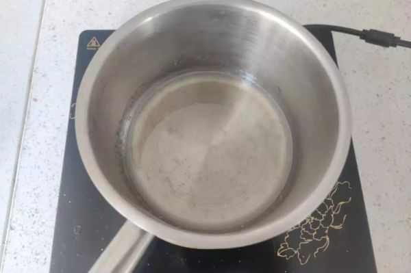 敲开玻璃糖罩,入口即化的情人节蛋糕,居然这么高级!