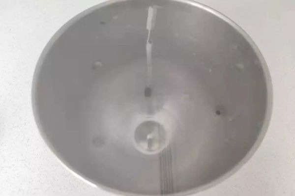 敲开玻璃糖罩,入口即化的情人节蛋糕,居然这么高级!