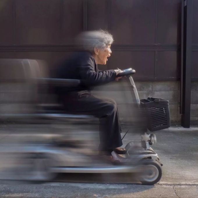 这位72岁学摄影的日本老奶奶,太硬核了!
