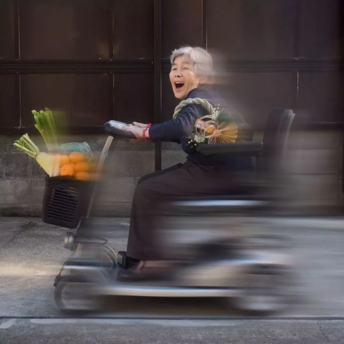 这位72岁学摄影的日本老奶奶,太硬核了!