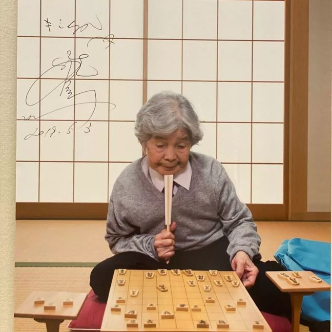 这位72岁学摄影的日本老奶奶,太硬核了!