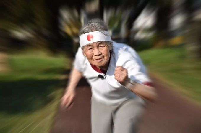 这位72岁学摄影的日本老奶奶,太硬核了!