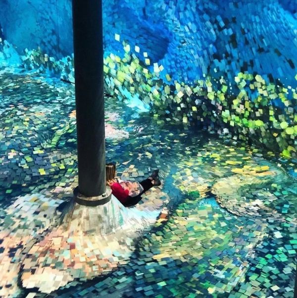 undefined 沉浸式设计+ AI, 新媒体艺术就该这么玩