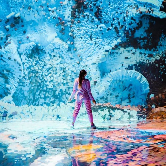 沉浸式设计+ AI, 新媒体艺术就该这么玩