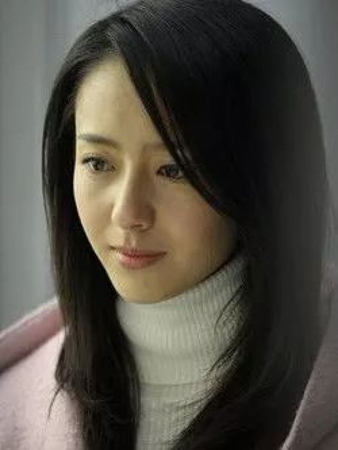 佟丽娅一直在苦笑?不,苦相和凄美是有区别的