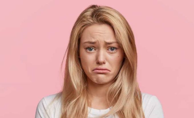 佟丽娅一直在苦笑?不,苦相和凄美是有区别的