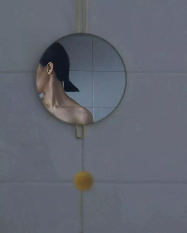 在 家 发 呆 / 不 如 自 拍