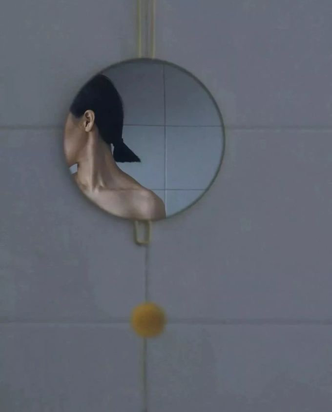 在 家 发 呆 / 不 如 自 拍