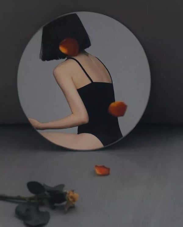 在 家 发 呆 / 不 如 自 拍