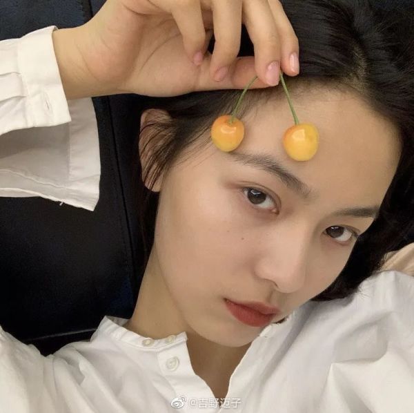 在 家 发 呆 / 不 如 自 拍