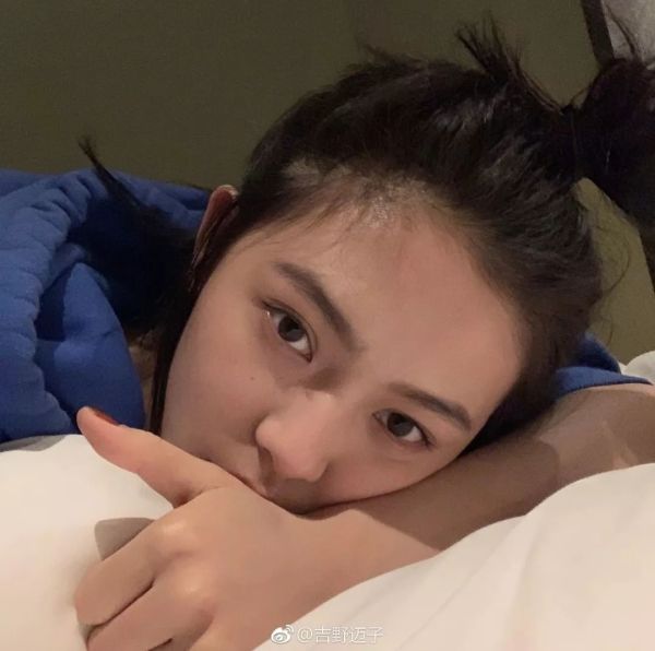 在 家 发 呆 / 不 如 自 拍