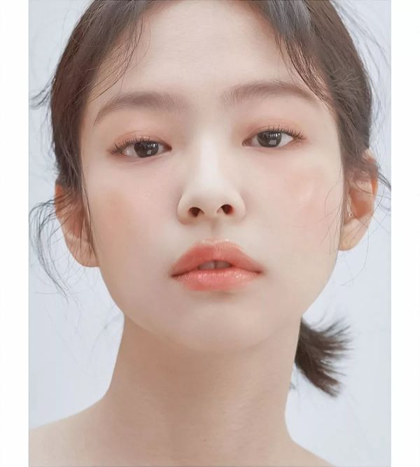 在 家 发 呆 / 不 如 自 拍