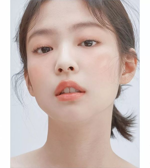 在 家 发 呆 / 不 如 自 拍