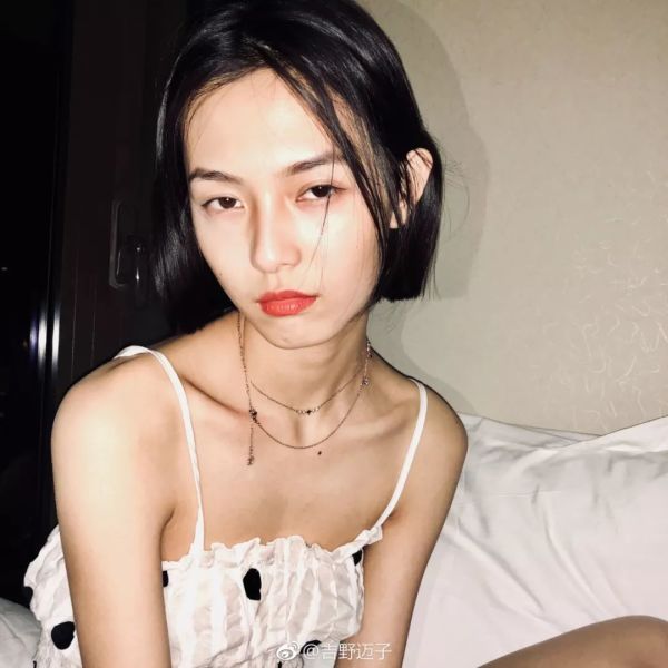 在 家 发 呆 / 不 如 自 拍