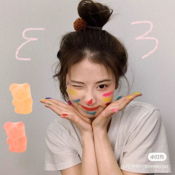 在 家 发 呆 / 不 如 自 拍