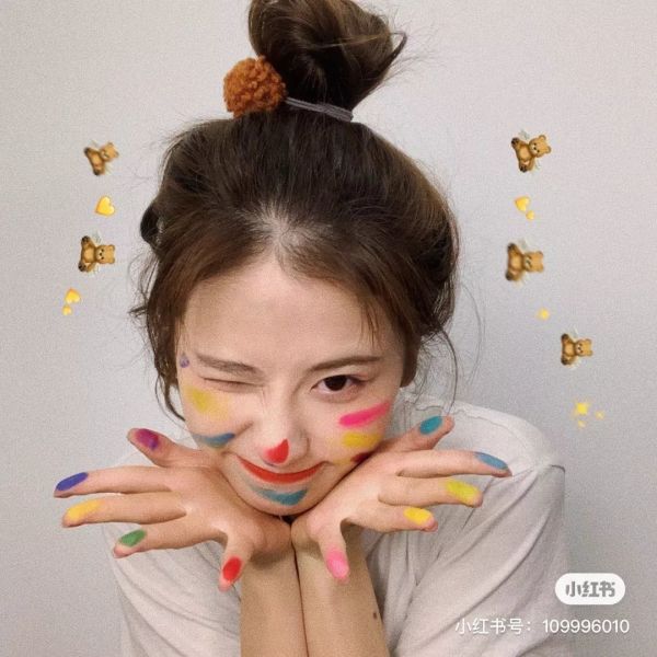 在 家 发 呆 / 不 如 自 拍