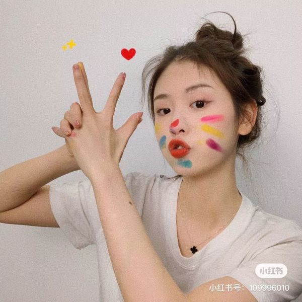 在 家 发 呆 / 不 如 自 拍