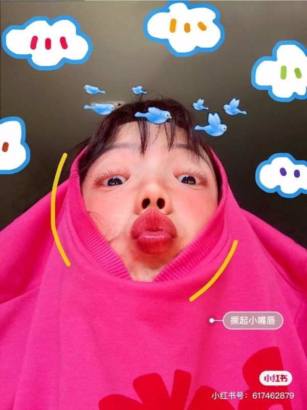 在 家 发 呆 / 不 如 自 拍