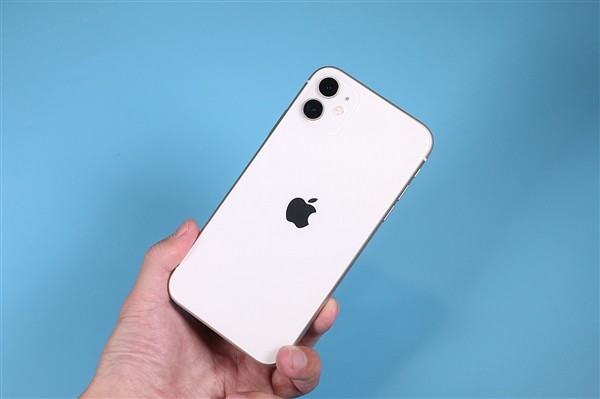 iPhone 11系列轻松降温：雷蛇 冰铠手机壳黑金特别款开售 售价399元