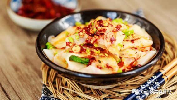 饺子皮这样吃，你肯定没见过，陕西最有特色的一种面食，学起来吧！