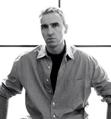 被CK解约后，Raf Simons入主PRADA