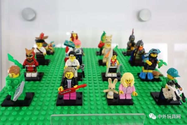 lego-minifiguren-sammelserie-20-zusammengebaut-andres-lehmann-1000x667.jpg 2020年全球九大玩具巨头新品速递~