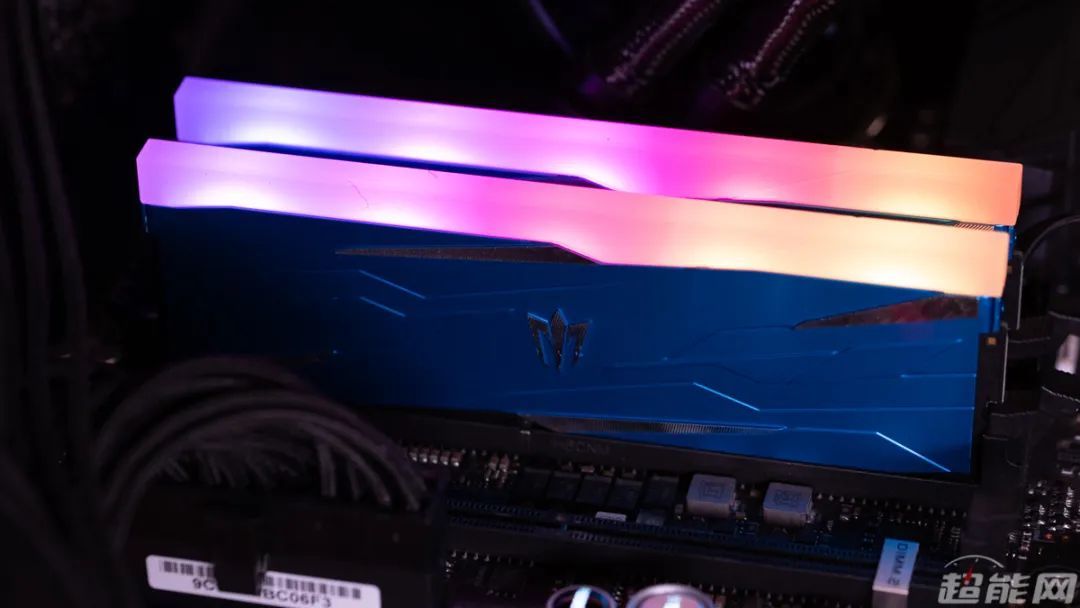 影驰GAMER blue DDR4-3000内存图赏：给这个世界添加点不一样的颜色