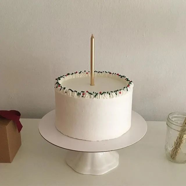 没有插件的蛋糕，这样装饰的极简蛋糕也很漂亮！