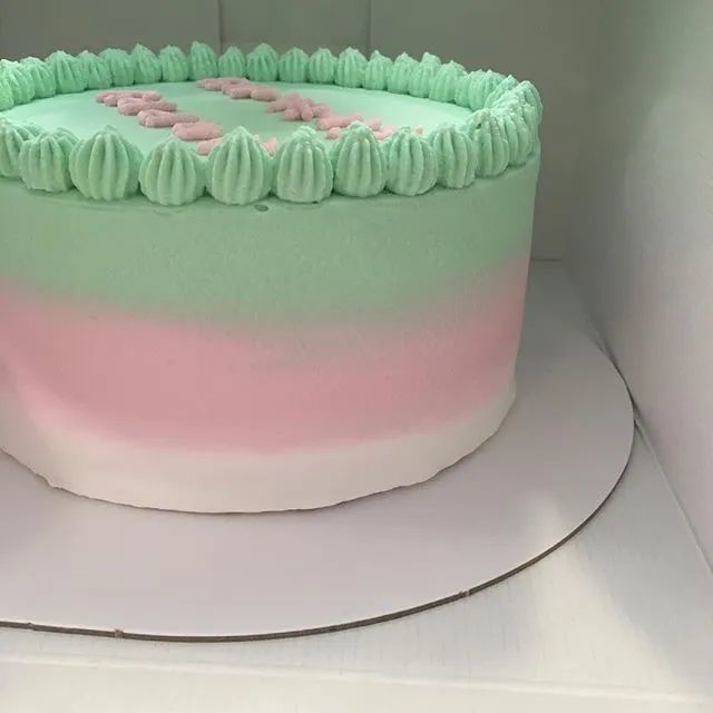 没有插件的蛋糕，这样装饰的极简蛋糕也很漂亮！