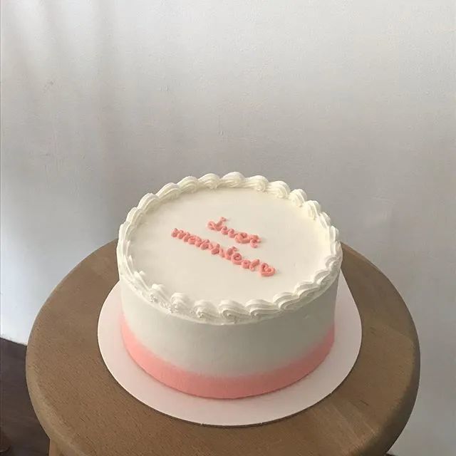 没有插件的蛋糕这样装饰的极简蛋糕也很漂亮