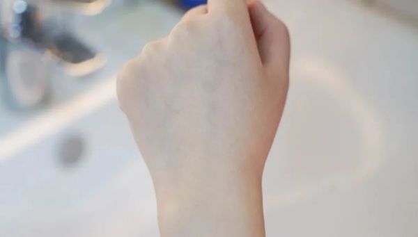 戴口罩长痘?先把脸洗干净!