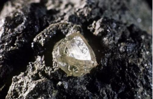 揭秘20世纪的钻石垄断，到底是从哪发展而来？（一）