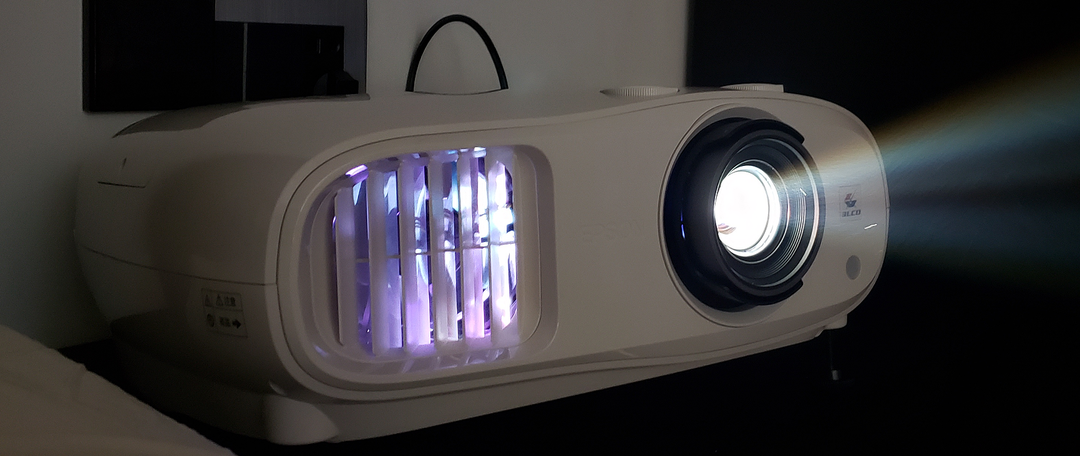 爱普生（EPSON）CH-TW7000：家用4K超高清灯泡投影仪火热开箱