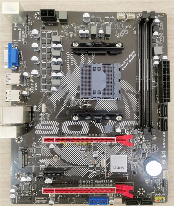 梅捷打造、原生 PCIe 4.0 插槽：首张 AMD B550 主板高清照出炉