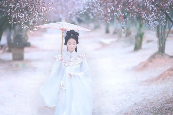 春暖花开,这样拍小姐姐超好看!