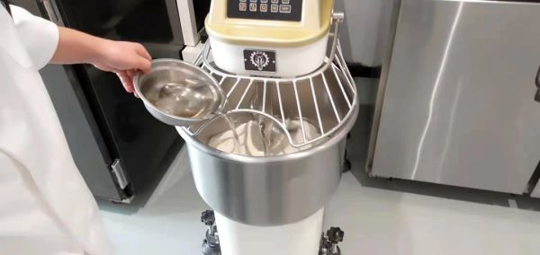 颜值超高的足球菠萝包!足球发烧友必买~