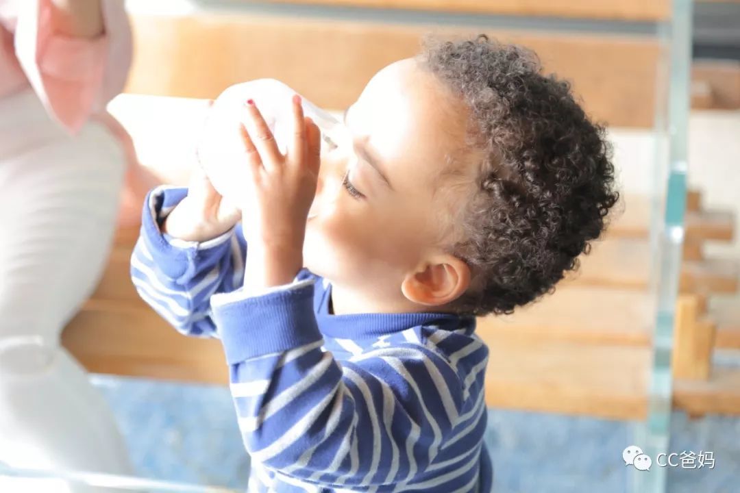 奶粉到底该喝到几岁？儿童奶更适合宝宝吗？关于“奶”的问题必须看这篇