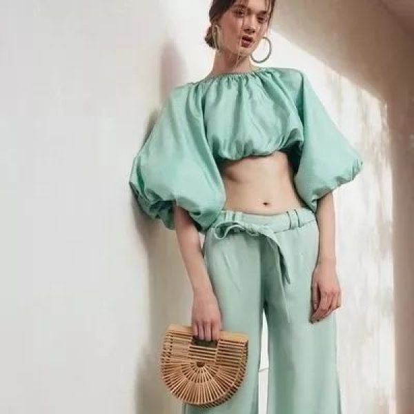 告别黑白灰,2020年春夏7大流行色,再不穿就Out了!