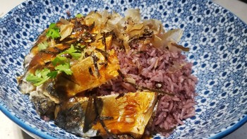 自家煮之深夜食堂 篇七：烤鲭鱼紫米饭，一人一份的满足 