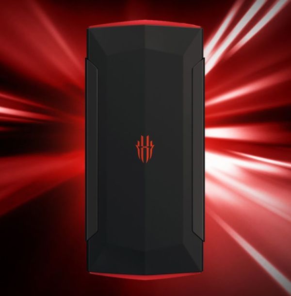 红魔5G游戏手机上手体验 | 144Hz+风冷液冷双散热,飙车比快更快?