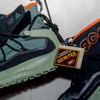 Nike ACG Antarktik——Gore-Tex加持下浸泡在水中2分钟安然无恙