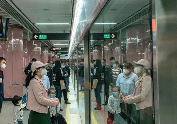 “一场疫情,吃光家底”,成年人的底气都是钱给的