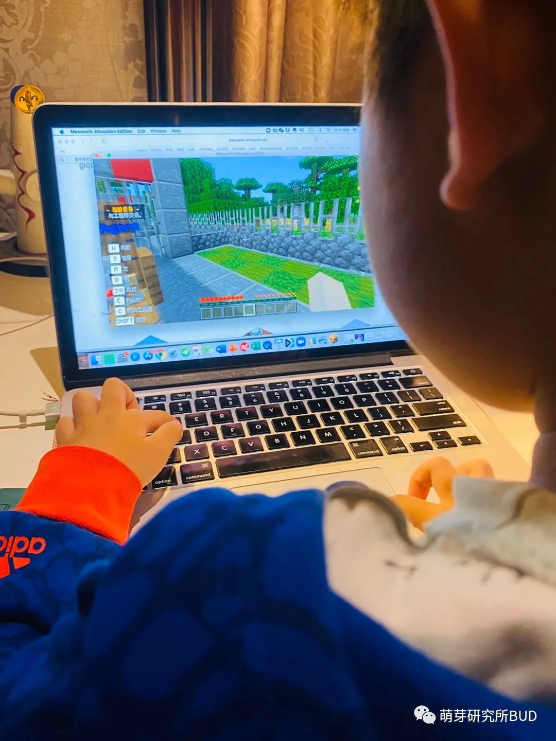 推荐孩子玩《我的世界》Minecraft版、在家学的*级儿童编程课程，可能会颠覆孩子的学习方式，附使用方法！