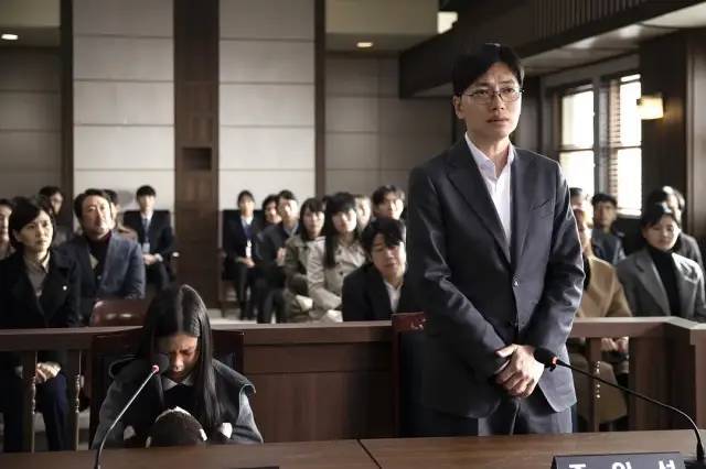 继母打死儿子，让10岁女儿顶罪，这宗2013年韩国真实事件拍出来了