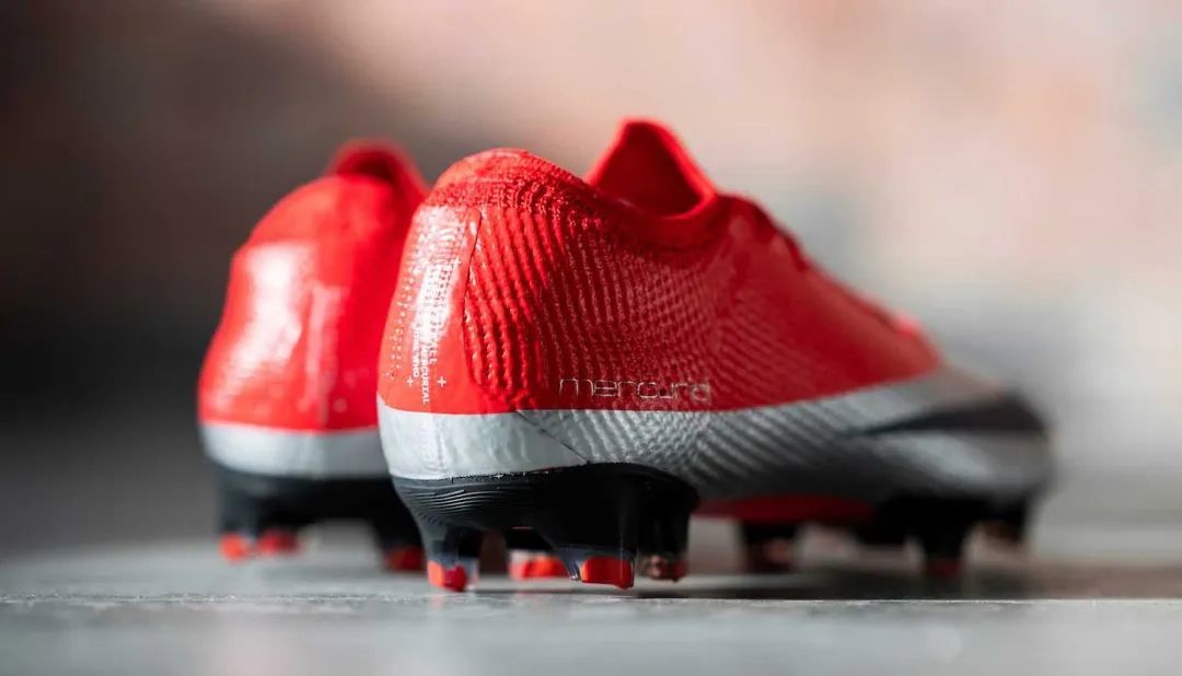 近观Nike Mercurial Vapor “Future DNA”足球鞋