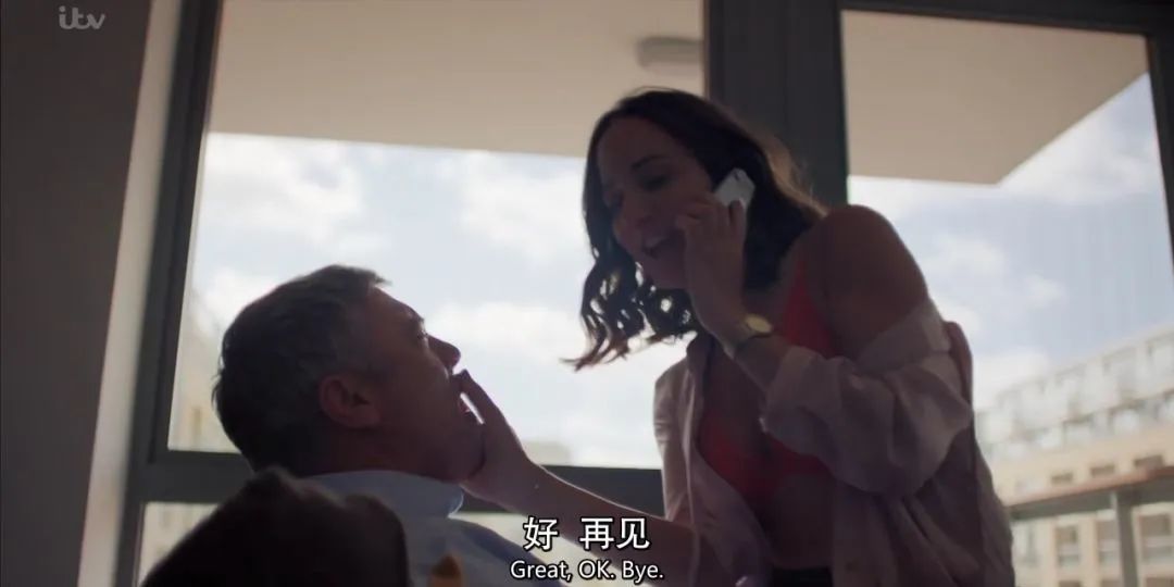 儿子被富婆包养，女儿勾搭上司，这一家人有太多秘密