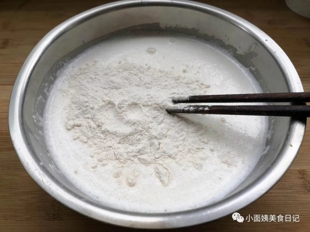 孩子最近迷上吃它，1碗大米1个鸡蛋一搅一蒸，出锅比蛋糕还香！